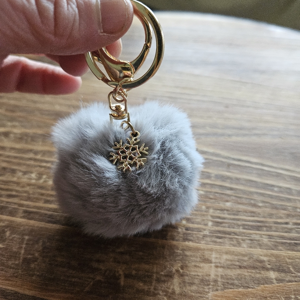 Atelier Sona Gray Fluffy Key Holder - Picture 2 of 4